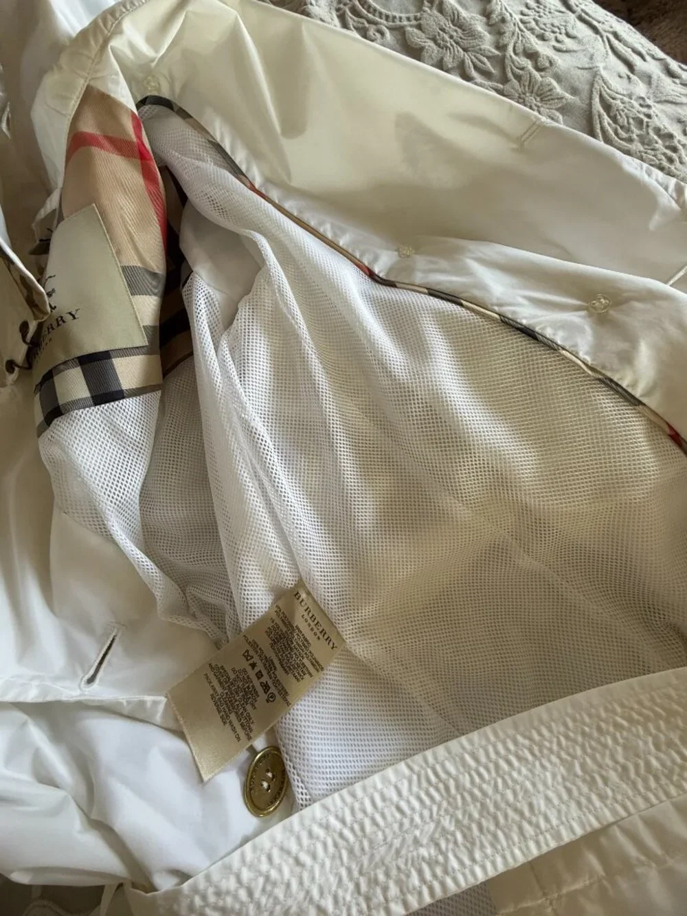 GUC Burberry Short Spring Trench Coat - Picture 6 of 6